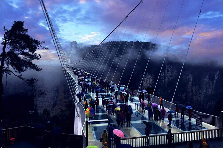 長(zhǎng)沙出發(fā)到張家界玻璃橋、天門山、玻璃棧道、鳳凰古城3日游